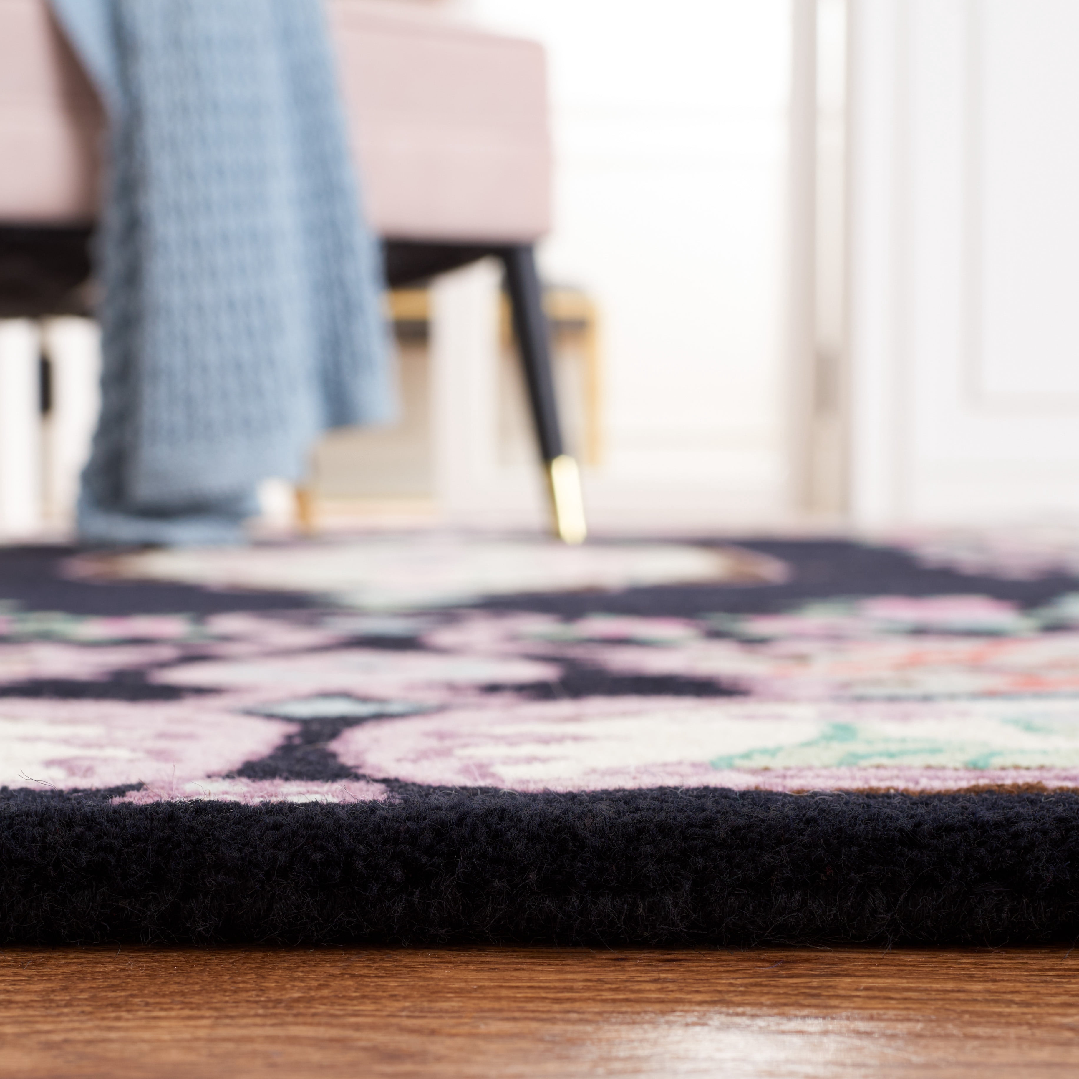 SAFAVIEH Bellagio Chandler Floral Wool Area Rug, Black/Ivory, 5' x 8'