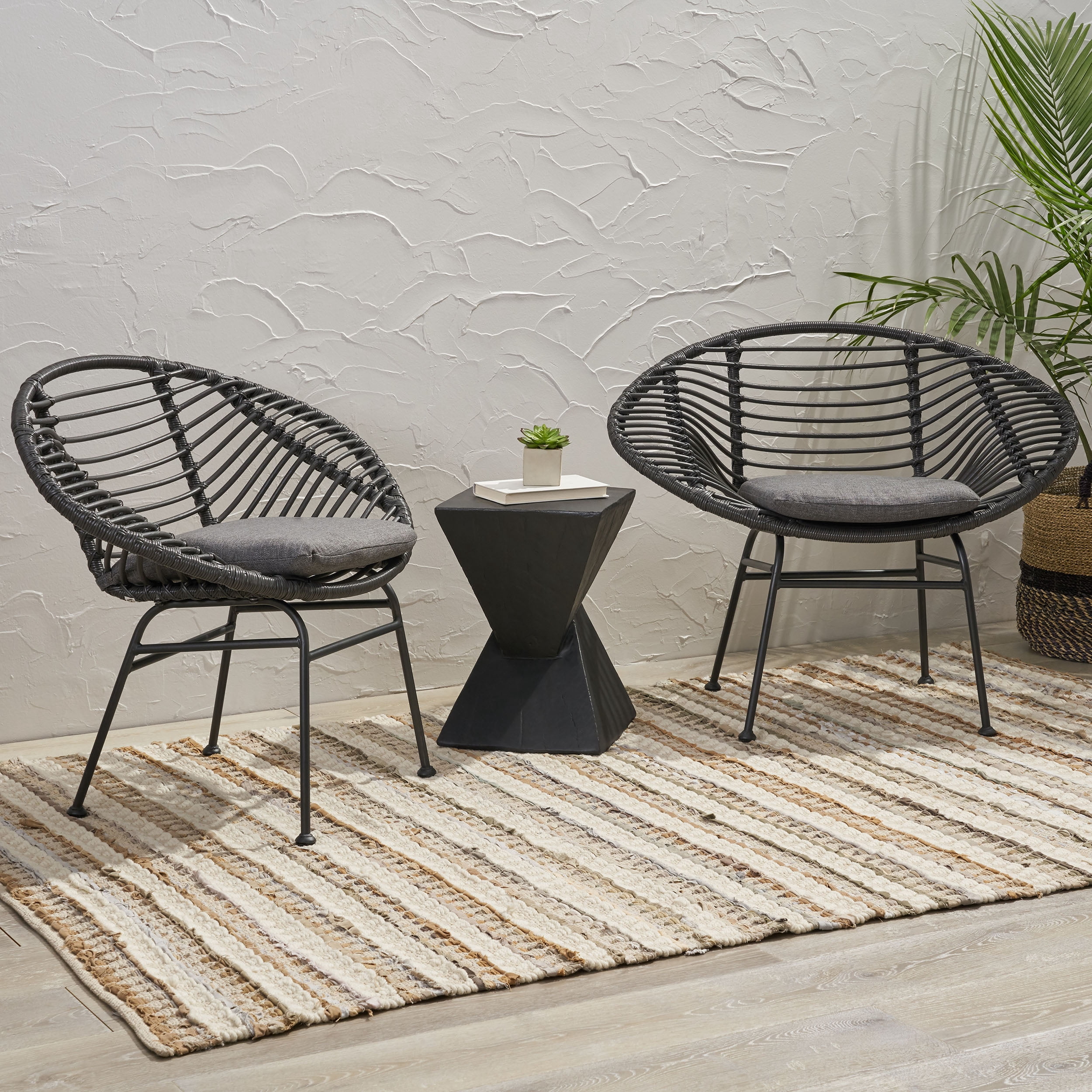 Outdoor Wicker Basket Style Single Chair, Unique Shaped Seat for Patio Garden, Gray