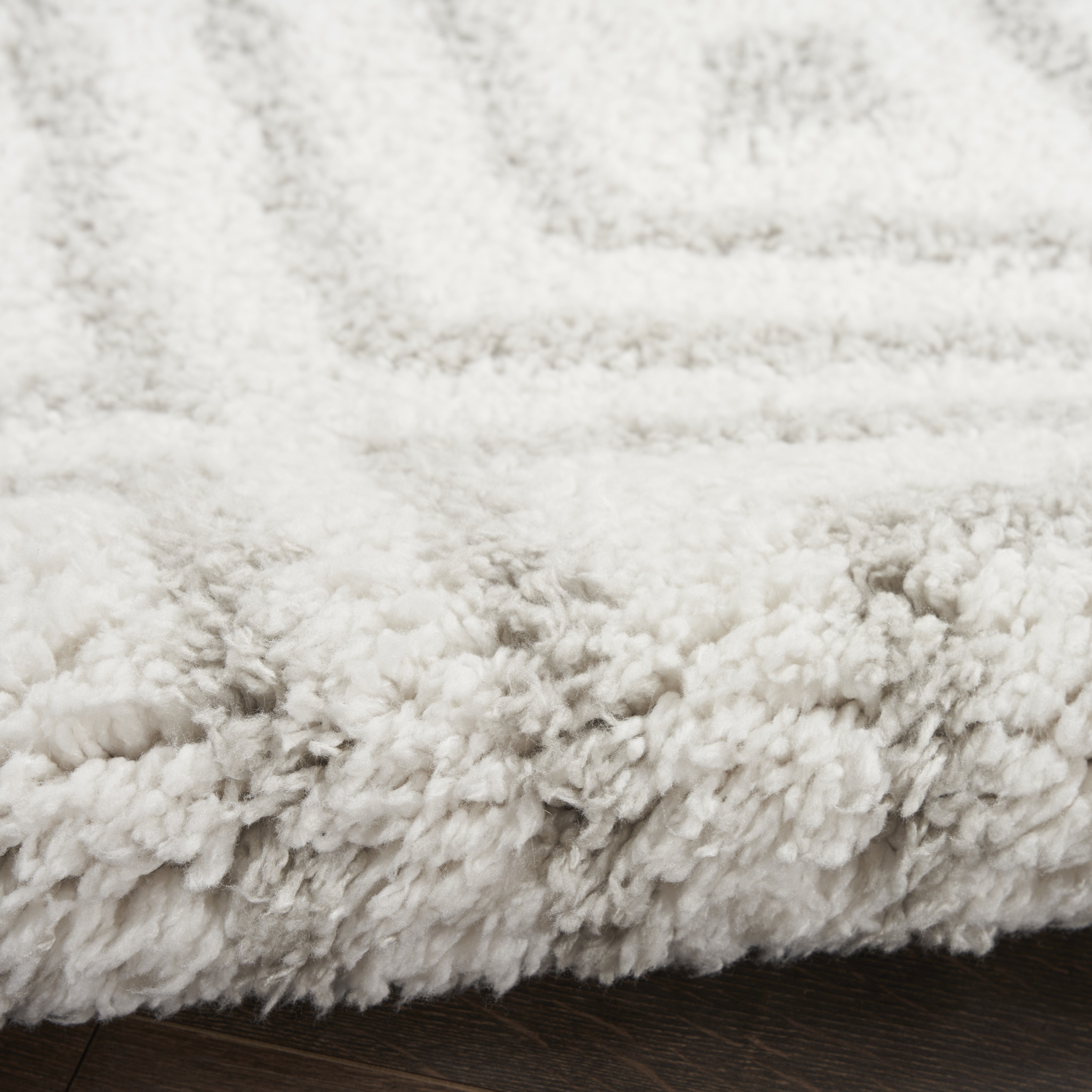 Nourison Modern Shag 5'3" x 7' Ivory Silver Modern Indoor Rug