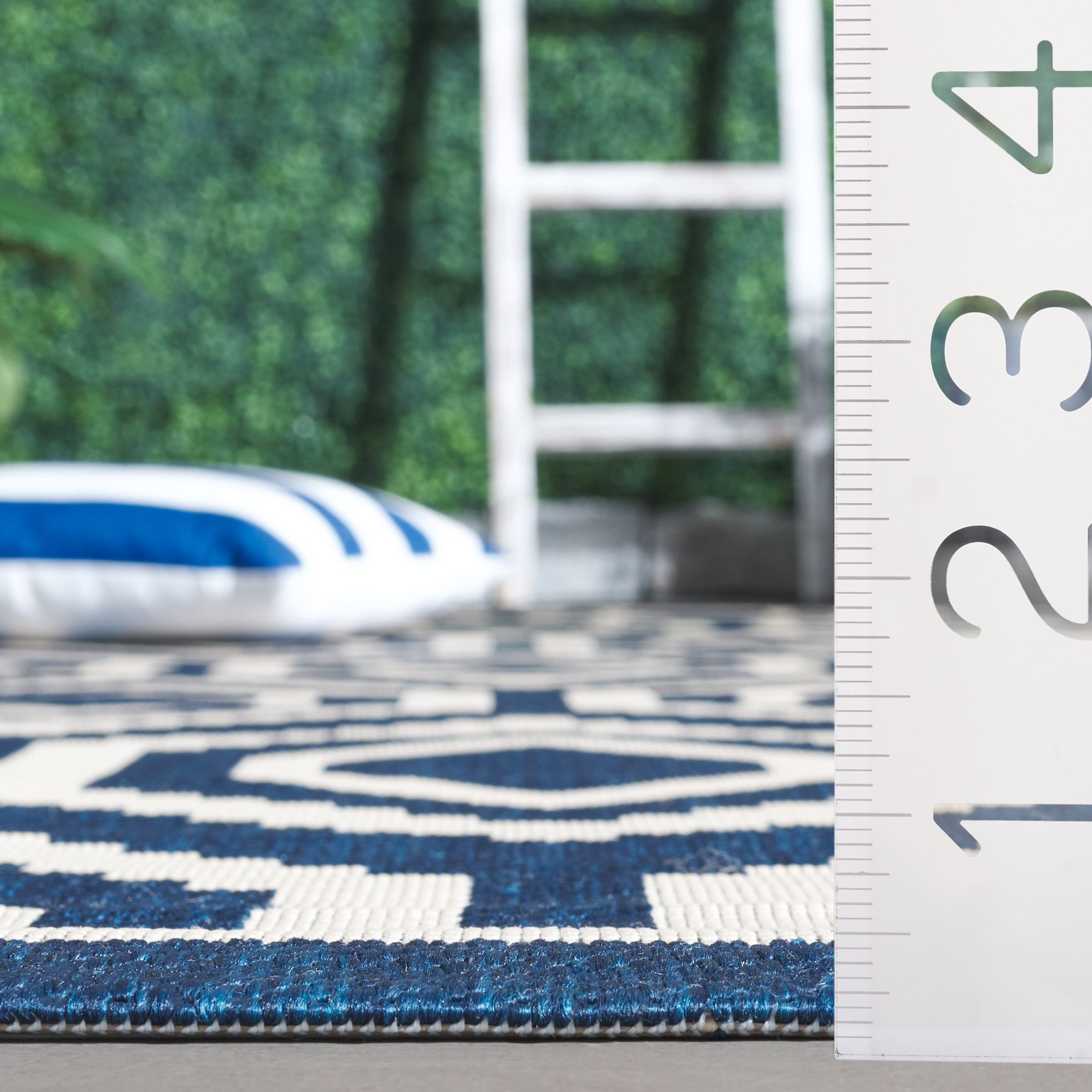 Safavieh Courtyard Amelia Geometric Indoor/Outdoor Area Rug, Navy/Beige, 5'3" x 5'3" Square