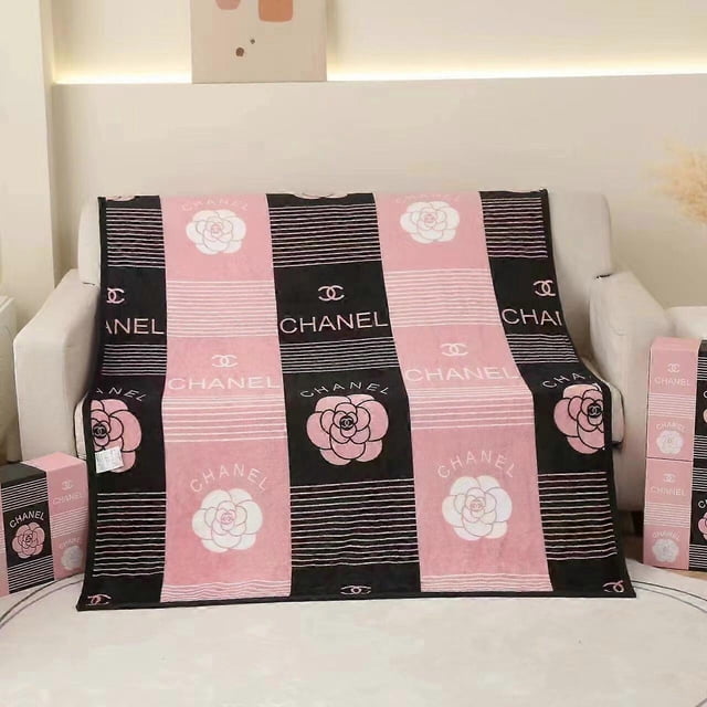 Light Luxury Flannel Blanket Big Brand Comfortable Blanket Sofa Nap Blanket