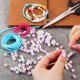 thumbnail image 5 of 1300 unids Granos de acrílico A-Z Inglés Alfabeto Craft Beads Kits de joyería para niñas DIY collares pulsera niños juegos, 5 of 5