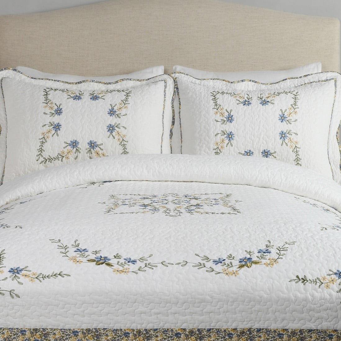 Modern Heirloom Heather White/Blue Floral Embroidered Bedspread, Full, All Ages