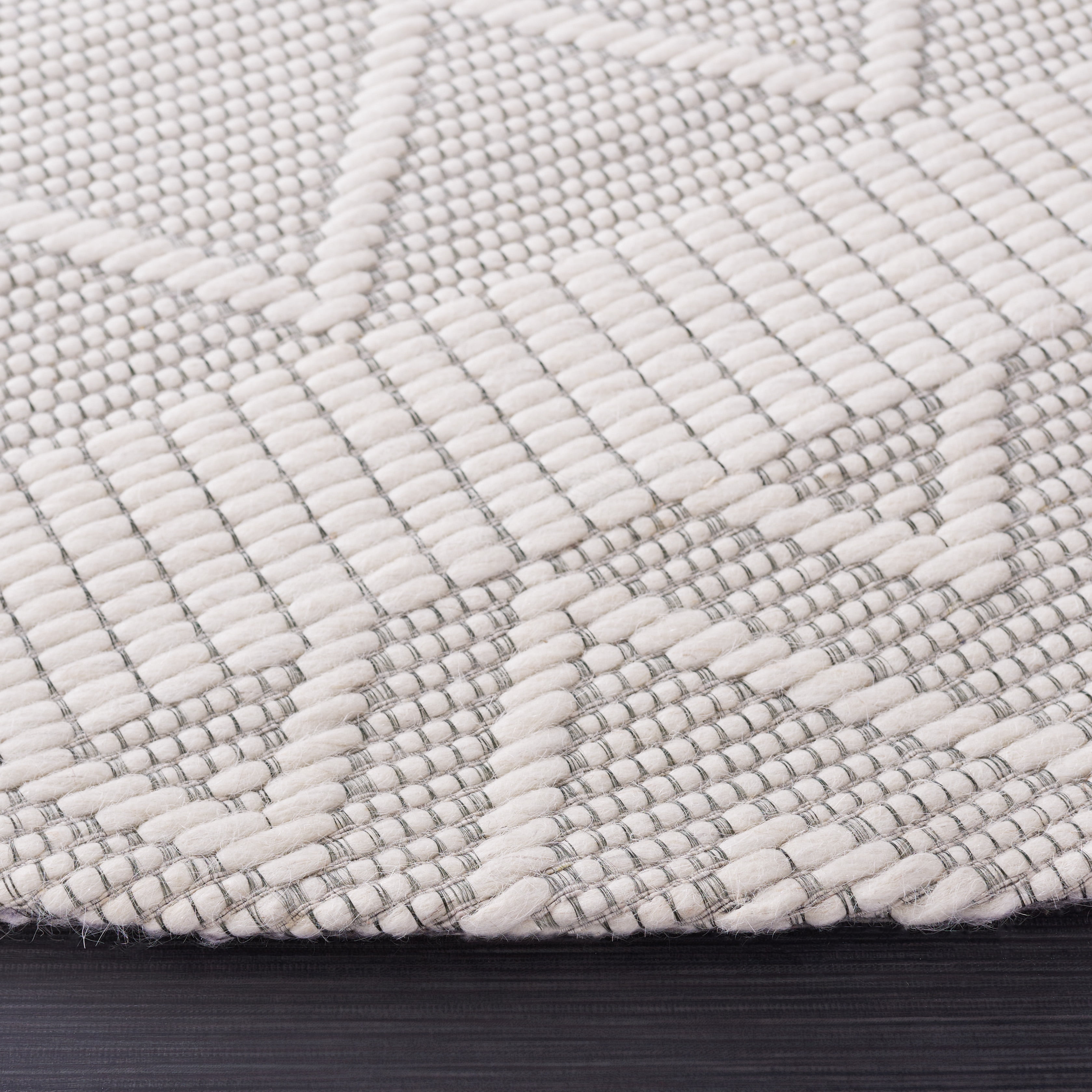 SAFAVIEH Marbella Chase Geometric Area Rug, Ivory/Beige, 6' x 6' Round