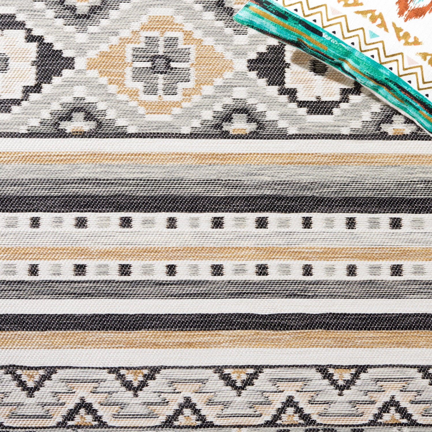 SAFAVIEH Sunrise Katie Floral Reversible Indoor/Outdoor Area Rug, Grey/Beige Black, 5'3" x 7'7"