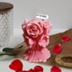 thumbnail image 2 of Vela aromática con relieve tridimensional de ramo de rosas para sostener flores, ideal para crear ambiente en San Valentín., 2 of 7