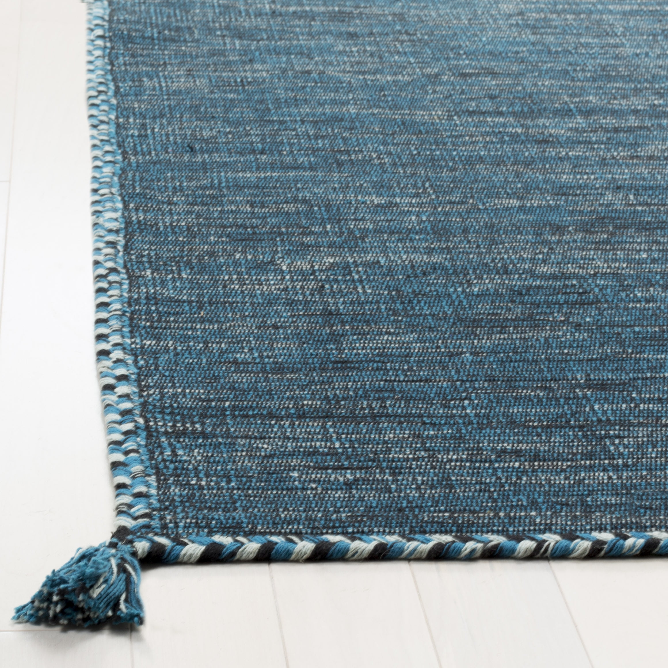 SAFAVIEH Montauk Bijar Solid Cotton Area Rug, Blue/Black, 6' x 9'