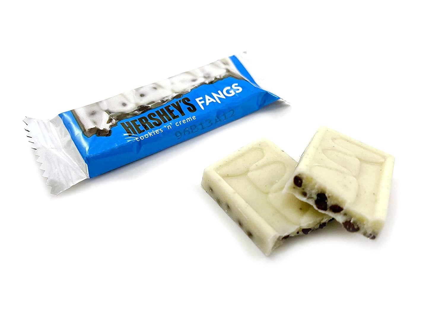 HERSHEY'S FANGS COOKIES 'N' CREME Snack Size Candy Bulk Candy Pack, 4 Pounds