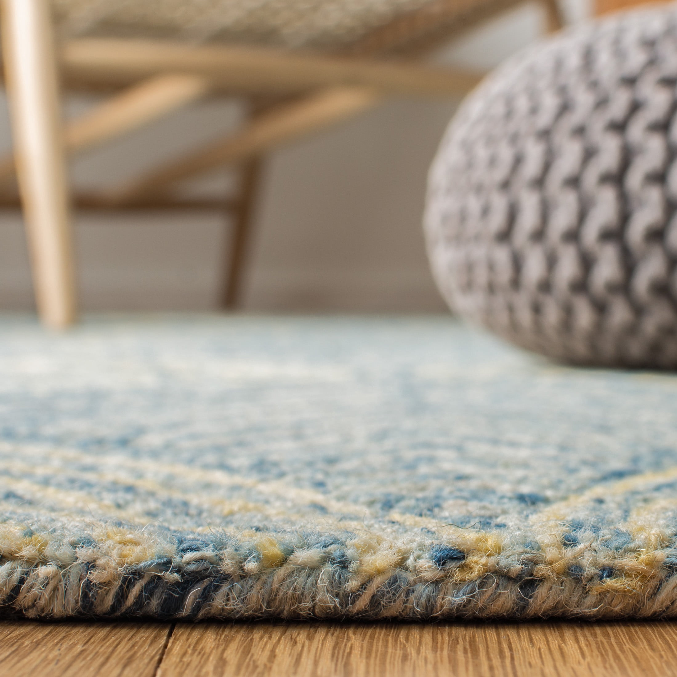 SAFAVIEH Micro-Loop Aiden Leaves Area Rug, Light Blue/Ivory, 5' x 5' Square