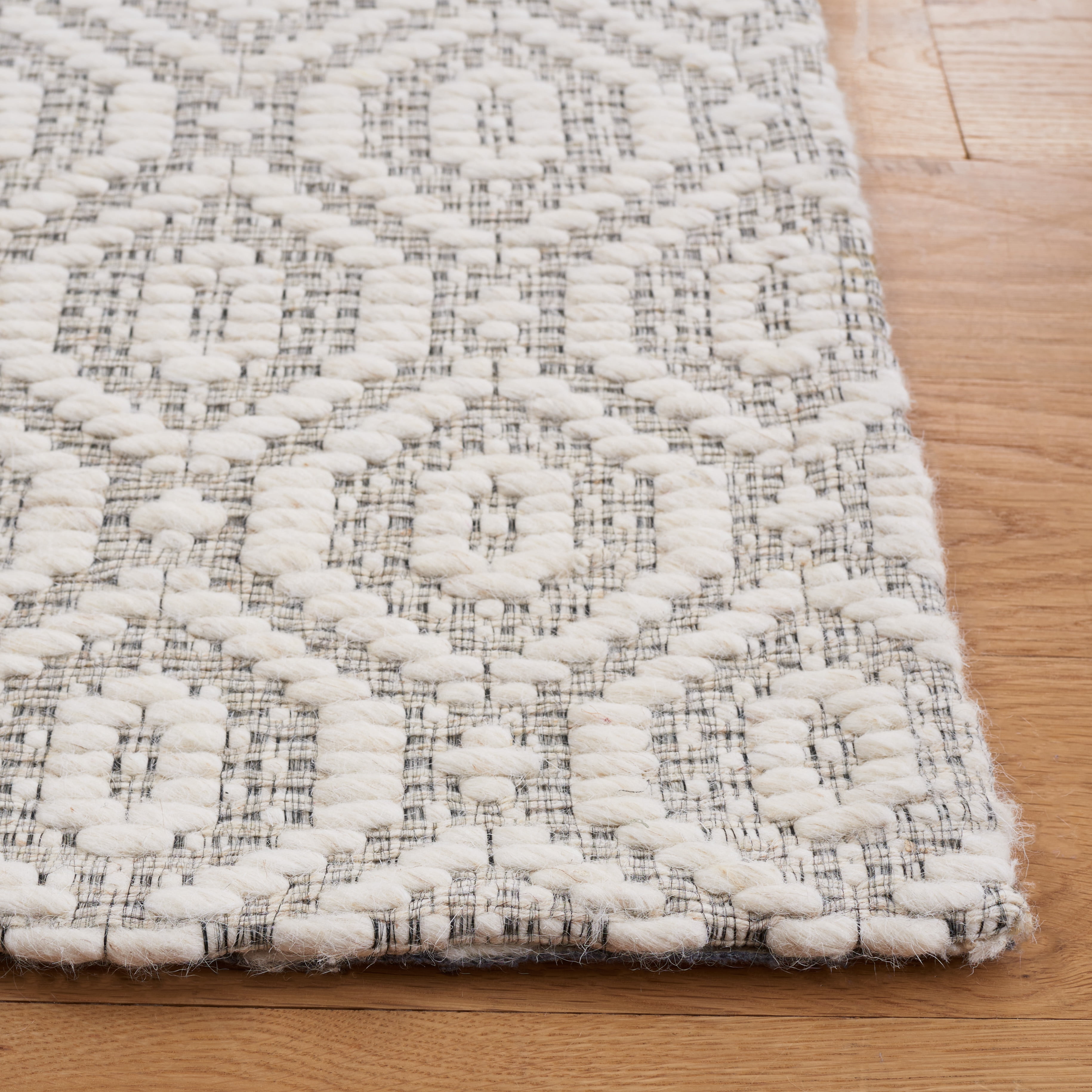 SAFAVIEH Marbella Fabiana Geometric Runner Rug, Ivory/Beige, 2'3" x 9'