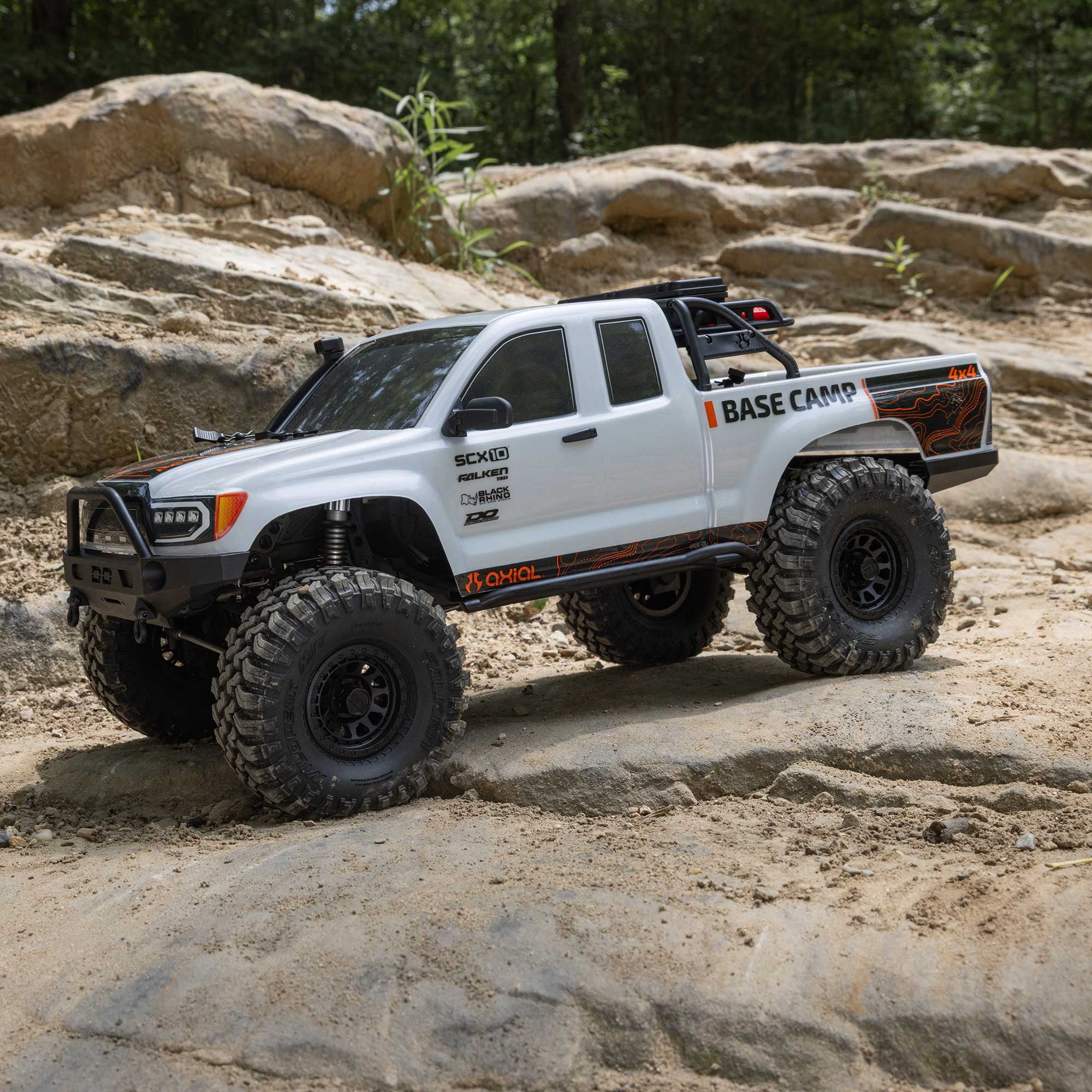 Axial 1/10 SCX10 III Base Camp 4X4 RTR Brushed Rock Crawler White AXI-1375T1