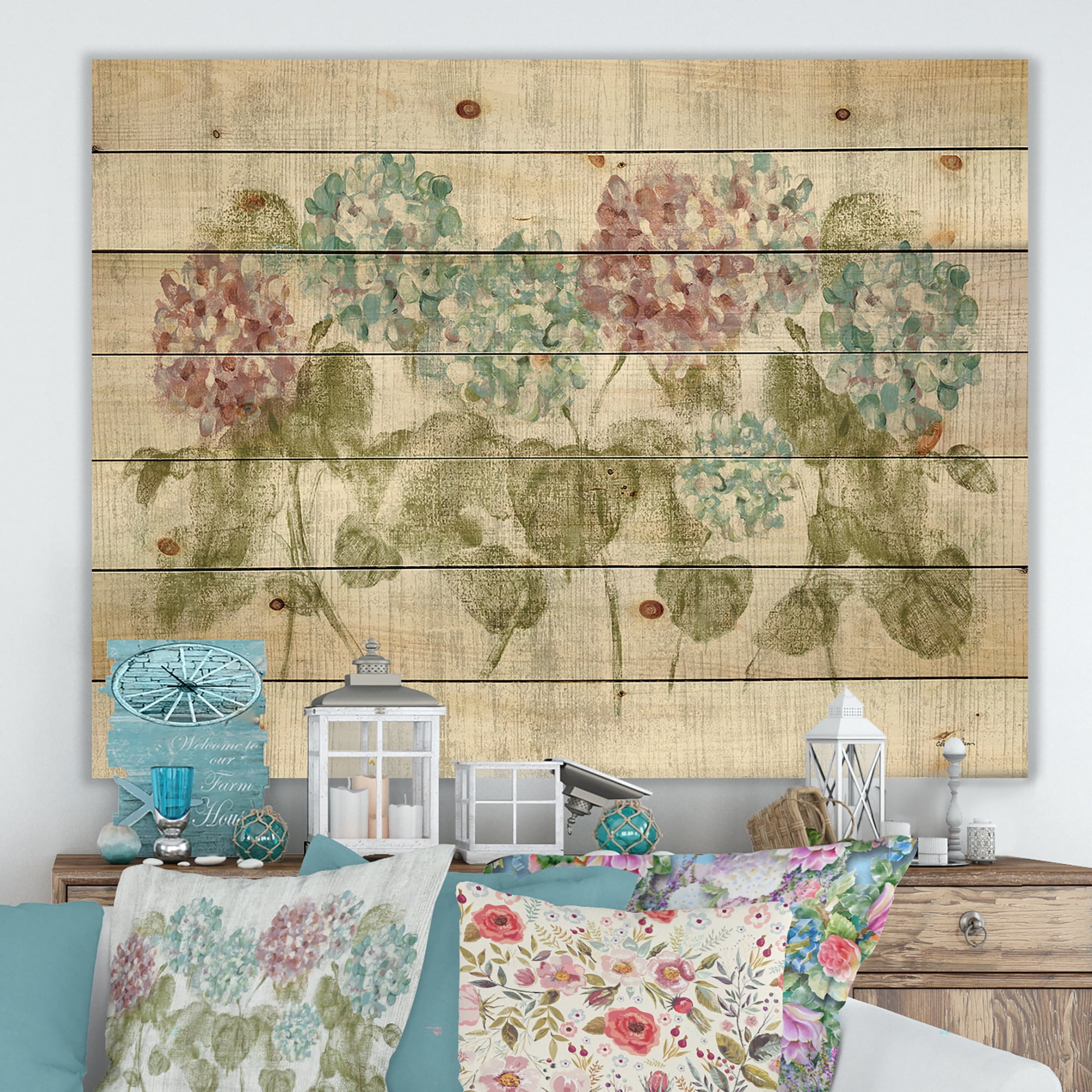 Designart 'Blue and Red Vibrant Hydrangea Flowers' Cabin & Lodge Print on Natural Pine Wood