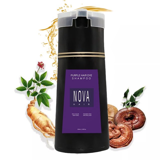 champú cubierta para colorante natural color tinte instantáneo larga duración envase negro cilíndrico frontal con etiqueta púrpura y tapa presionable; vista centrada, silueta alta y estrecha, banda dorada en el cuello y texto de marca visible; acabado negro mate, etiqueta púrpura rectangular con logotipo blanco y tapa plástica translúcida; fondo blanco con ilustraciones decorativas de raíces y hongos, adecuado para búsquedas de coloración rápida del cabello.