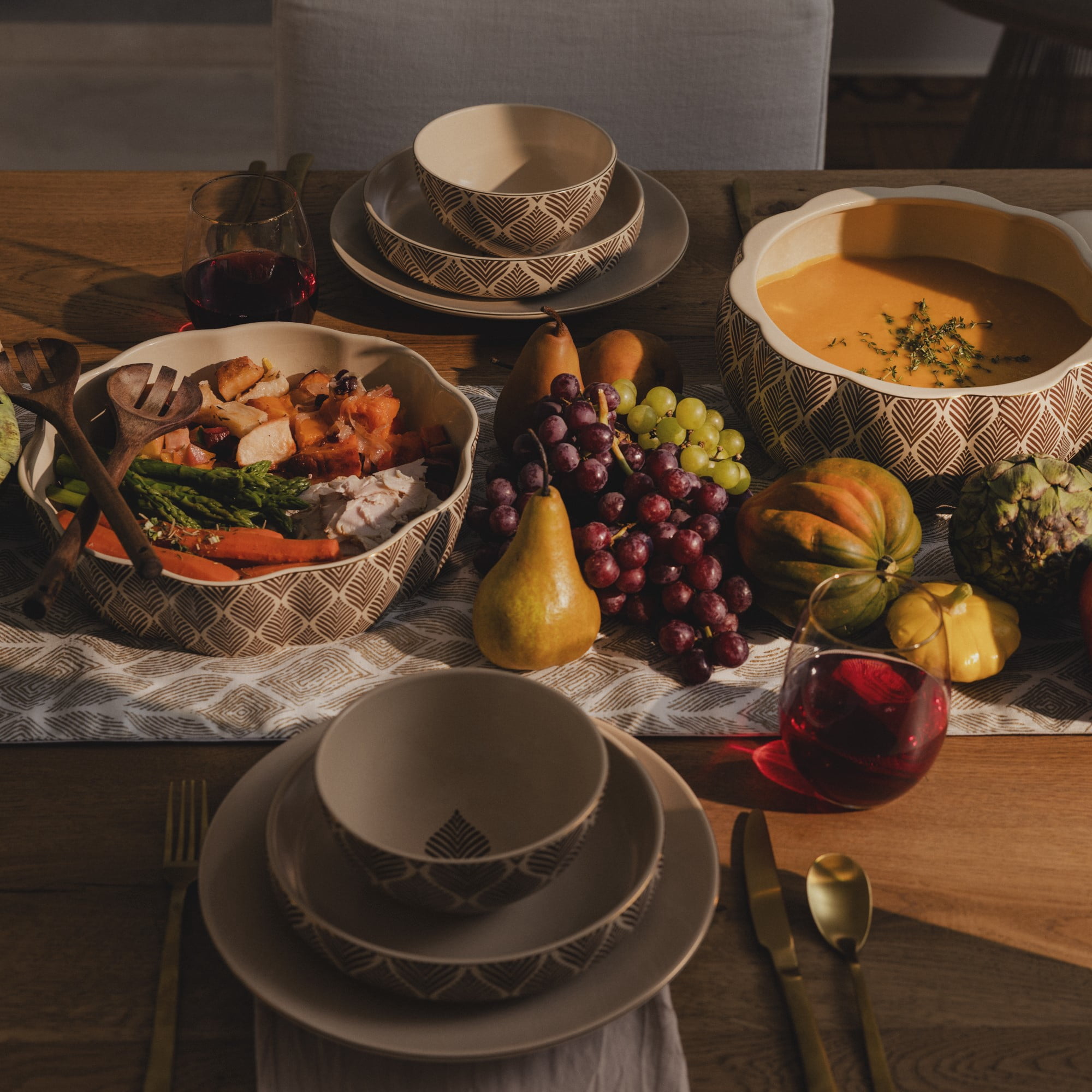 Thyme & Table 3-Piece Serving Bowl with Wooden Serving Spoon and Fork, Ocee Leaf