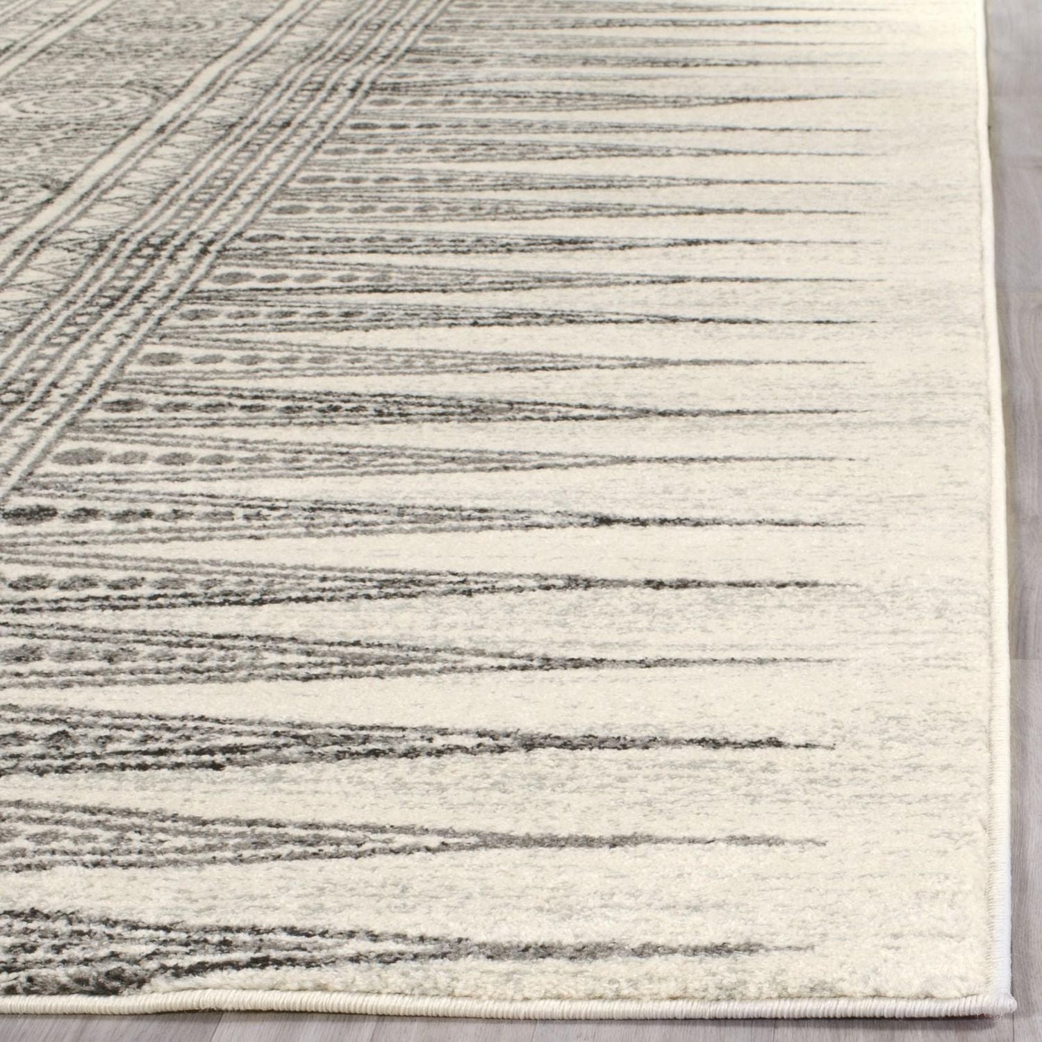 Safavieh Evoke Keisha Abstract Geometric Area Rug