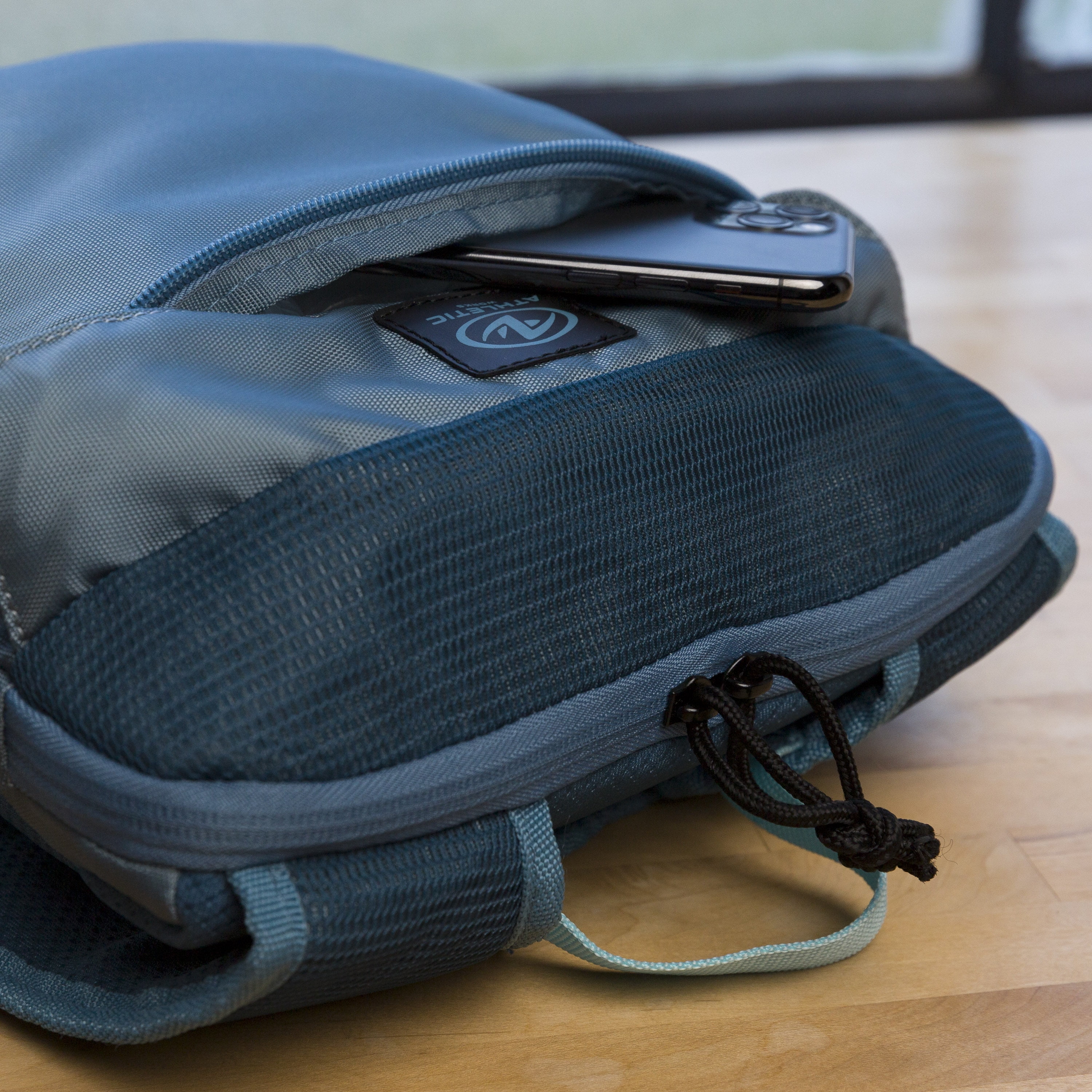 Athletic Works Slim Unisex Sports Backpack, 7.5 L Smoke Blue