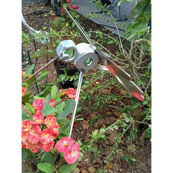 Green Humming Bird, Metal Bird Sculpture, Garden Stake, Yard Art