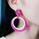 thumbnail image 4 of Pendientes de acrílico con costura hueca y círculos de 12 colores de arcoíris, pendientes personalizados de moda exagerada, pendientes para mujer, 4 of 4
