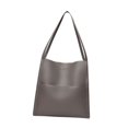 thumbnail image 2 of Bolso de hombro de cuero Strade Fareast Limited para mujer cubo Gris, 2 of 8
