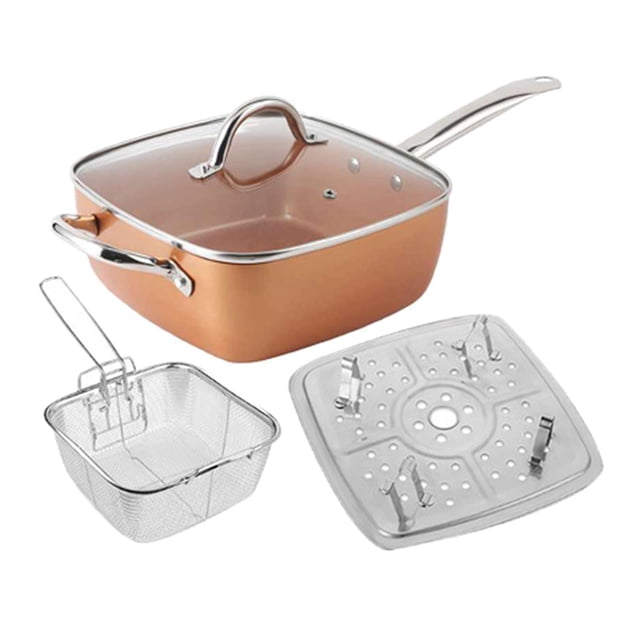 de utensilios de aluminio, para freír de 24 tapa, apto para lavavajillas, rejilla para profunda 4 piezas Juego de sartén cuadrada de aluminio 24 cm color cobre, vista 3/4 frontal; incluye tapa de vidrio con asa y borde metálico, cesta metálica para freír con mango plegable y rejilla perforada para cocinar al vapor sobre fondo blanco.