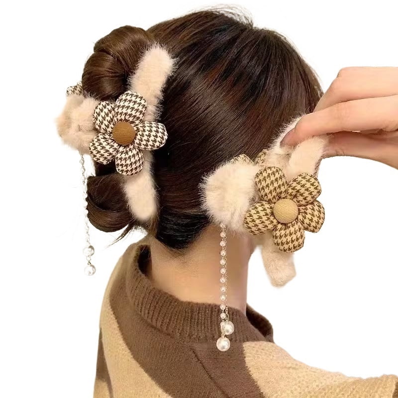 Cute plush houndstooth tassel grabber hair tie shark clip hair accessory at the back of the head, suitable for daily matching and party styling