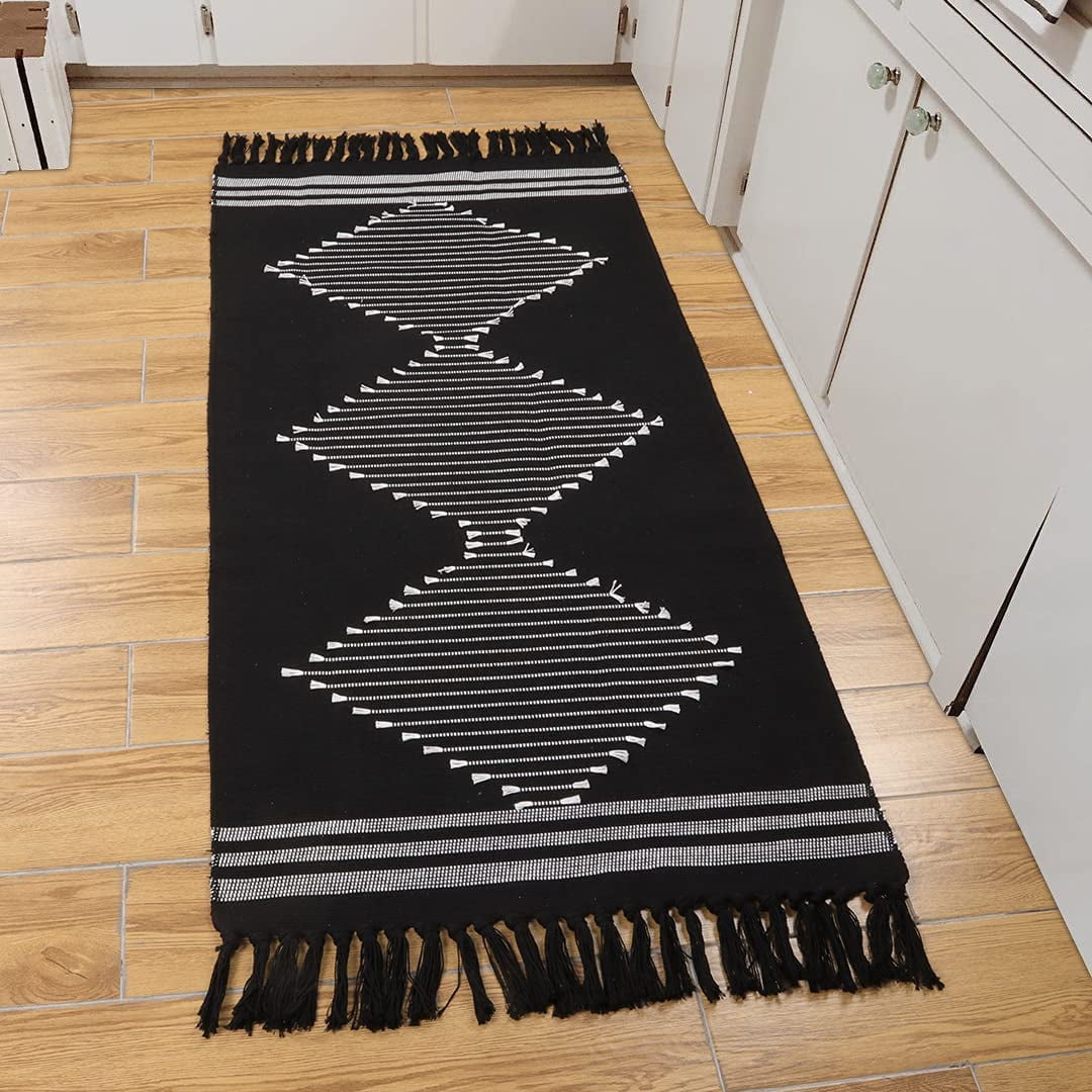 Boho Bathroom Rug 2'x3' LEEVAN Tufted Geometric Rugs with Tassels Moroccan Farmhouse Throw Rugs Washable Kitchen Sink Rug Cotton Woven Entryway Doormat for Porch/Hallway 