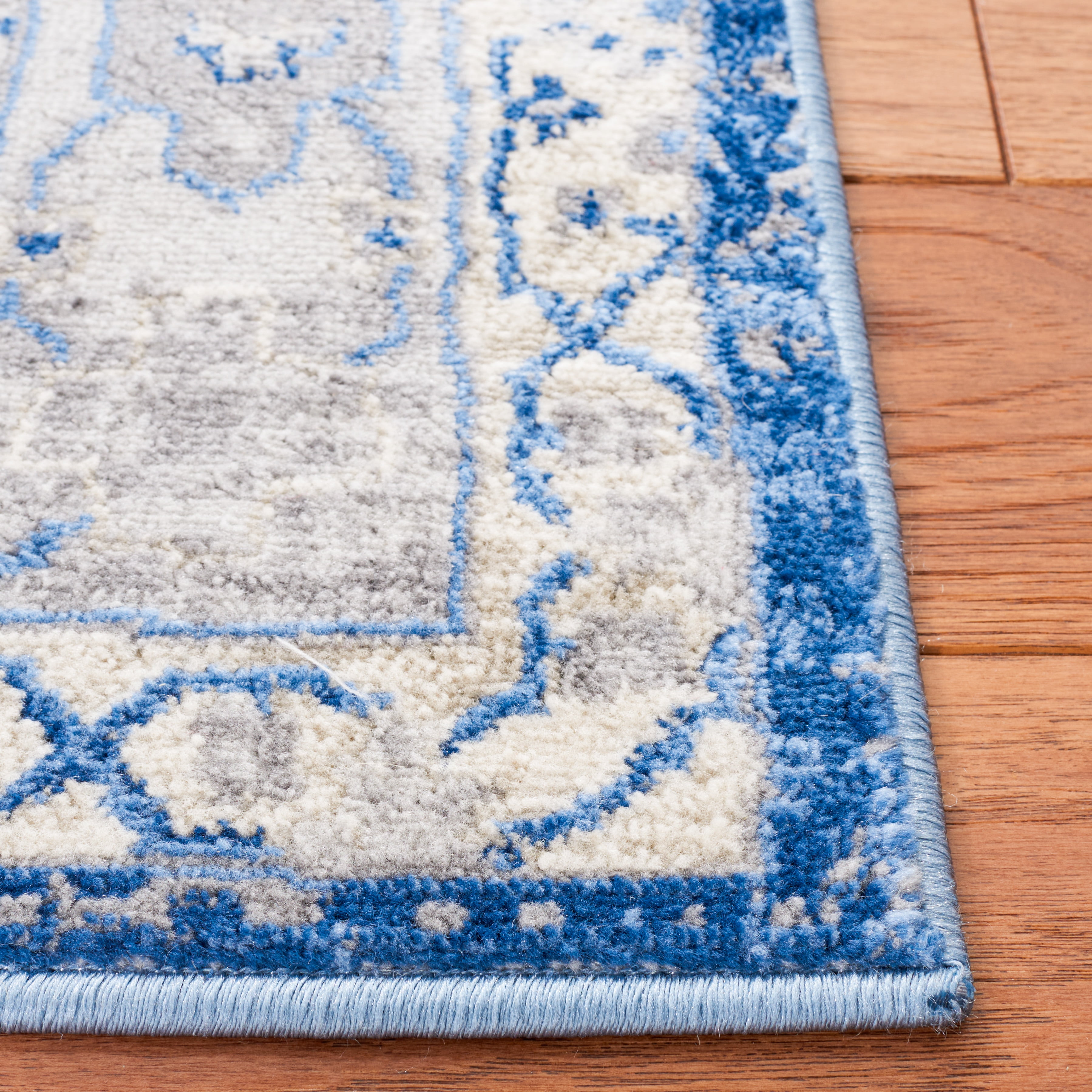 SAFAVIEH Brentwood Ezra Oriental Area Rug, Blue/Gray, 5'3" x 7'6"