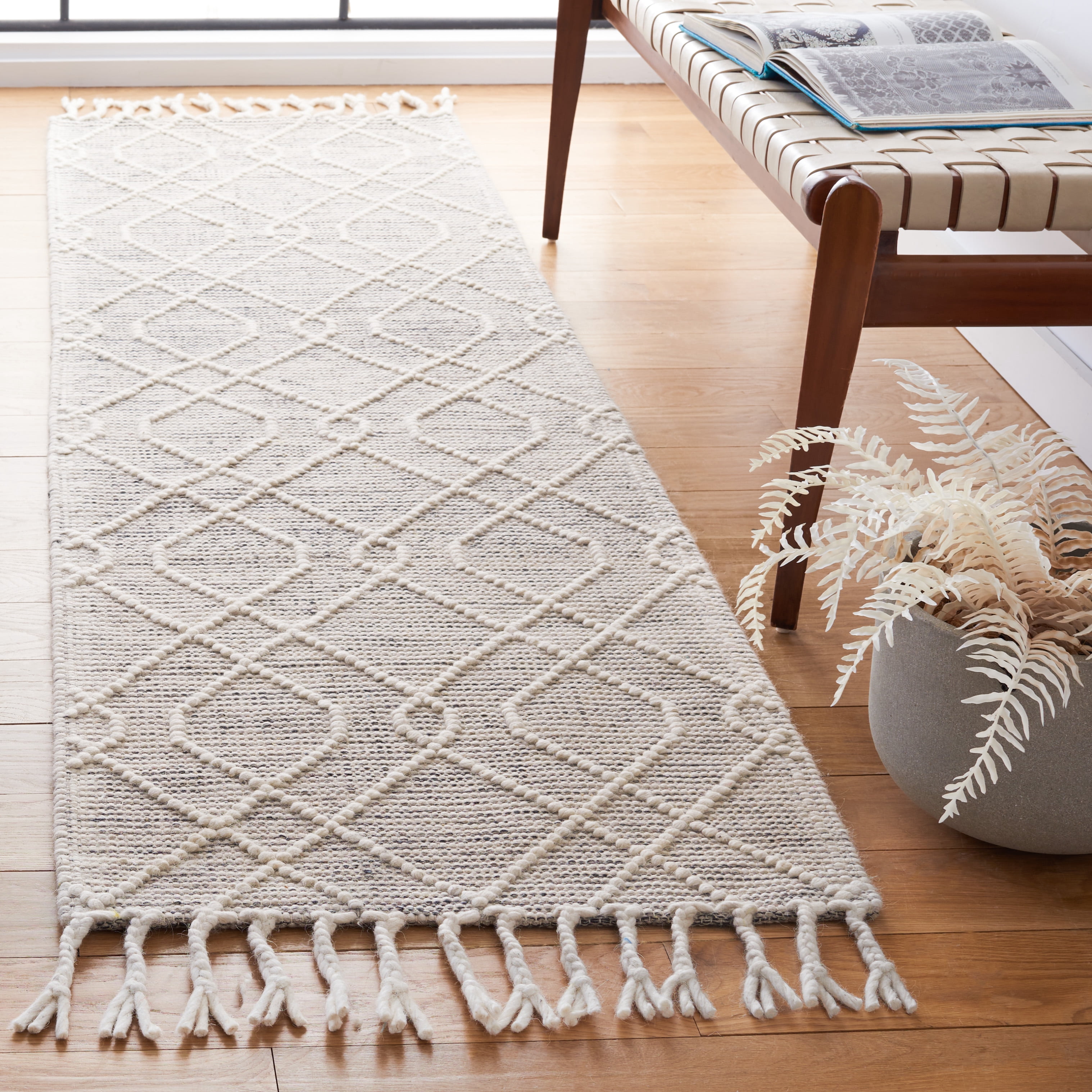 SAFAVIEH Natura Dean Geometric Wool Runner Rug, Ivory/Black, 2'3" x 8'
