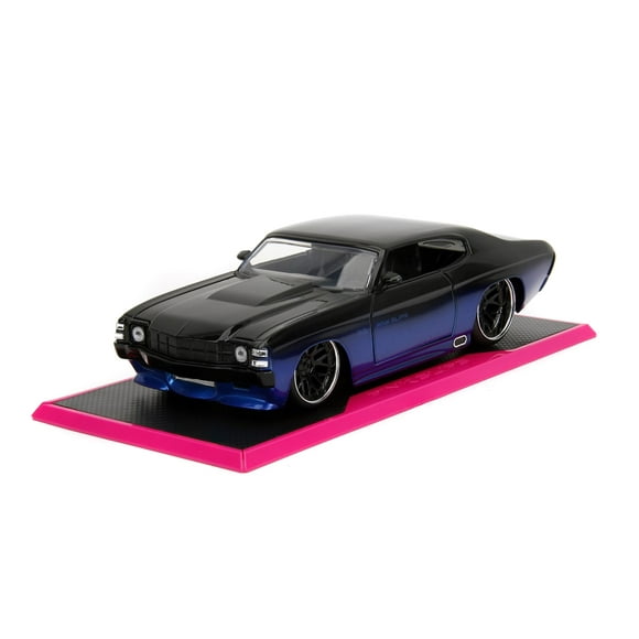 Pink Slips 1:24 W5 1971 Chevy Chevelle SS Die-Cast Car w/Base, Toys for Kids and Adults(Blue/Black Gradient)