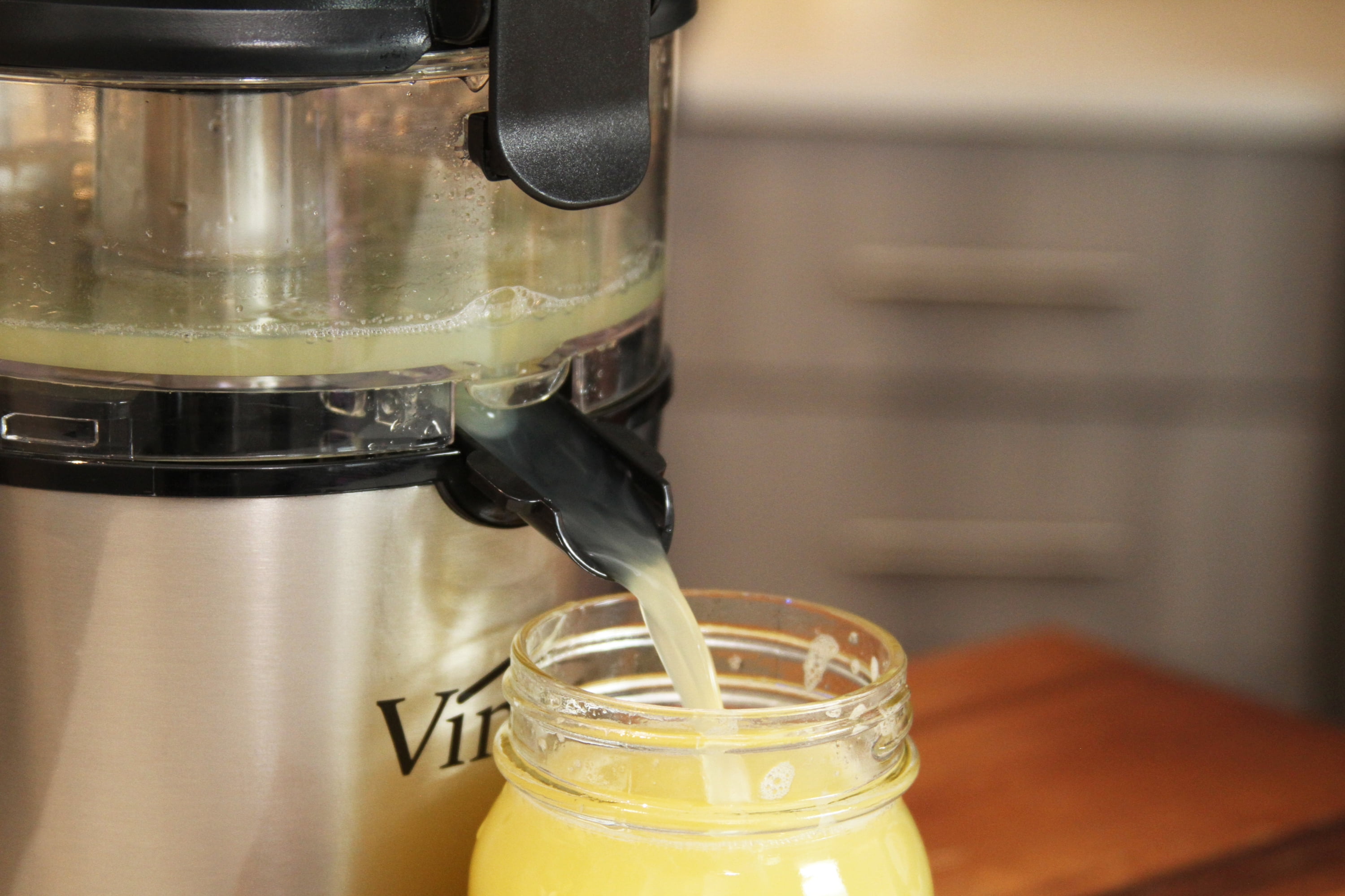 VINCI Hands-Free Patented Electric Citrus Juicer 1-Button, Stainless Steel/Black | 1-Button Easy Press Lemon Lime Orange Grapefruit Juice Squeezer