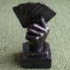 thumbnail image 4 of Estatua de arte de figura de escritorio - Escultura de decoración del hogar, estatua de escultura de arte de resina, estatua de trofeos de póquer en base cuadrada de lujo, decoración de estante, 4 of 5