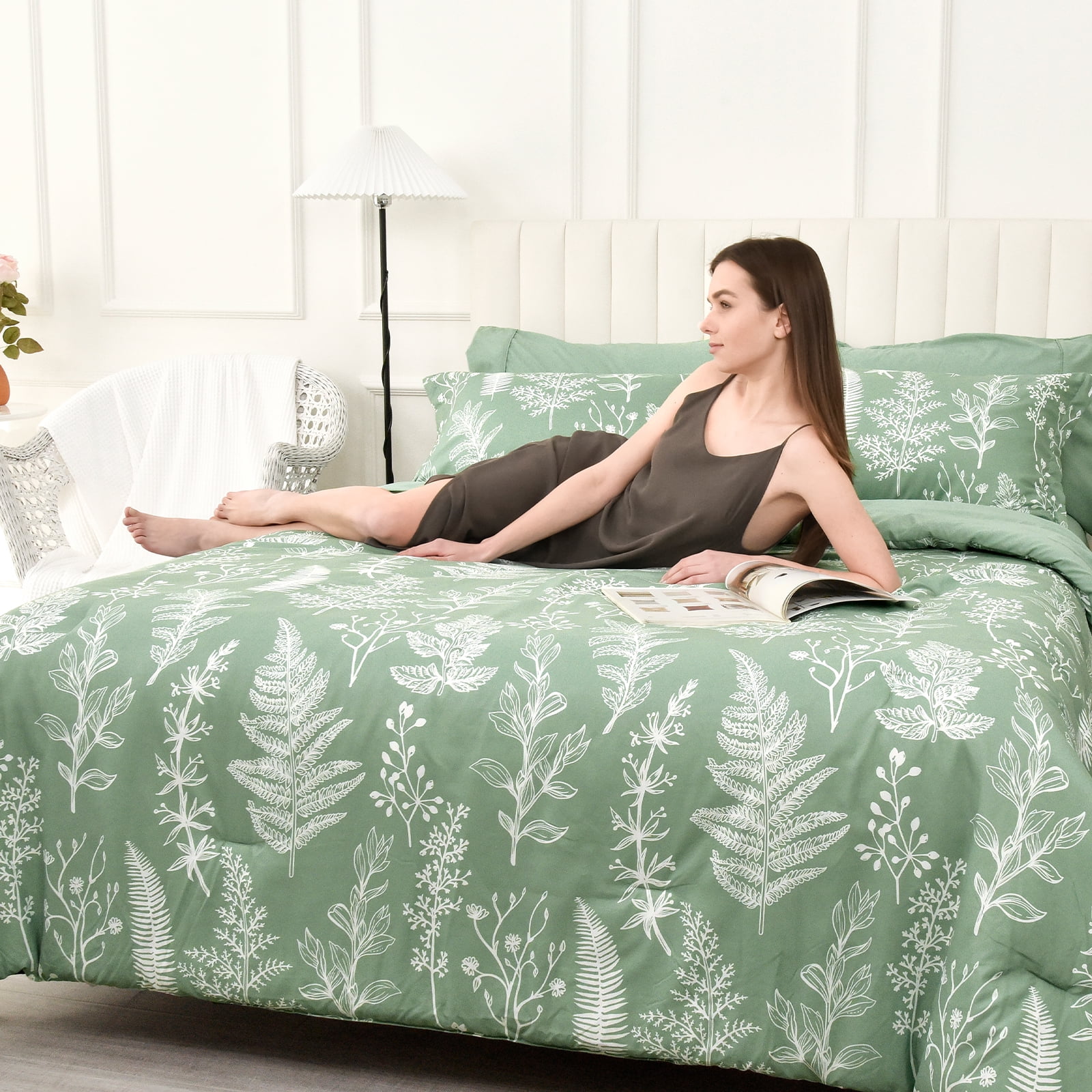 PHF 3 Pieces Printed Comforter Set King Size, Lightweight Botanical Floral Bed in a Bag, Ultra Soft Bedding Set with 1 Reversible Comforter and 2 Pillow Shams, Sage Green