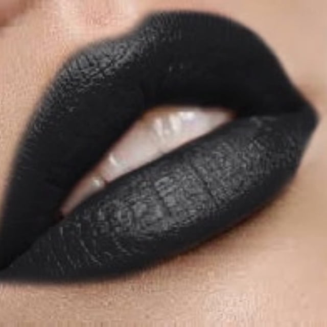 Labial líquido mate Noche Bella negro de By The Clique