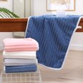 thumbnail image 4 of Nvzi 6 toallas de baño de forro polar coral, multiusos para baño, gimnasio, ducha, deportes y como toalla. Resiste diversas situaciones sin esfuerzo. 35 x 75 cm (blanco)., 4 of 5