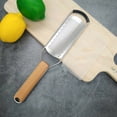thumbnail image 2 of Silikonrivare med trähandtag, Microplane rostfritt stål fin köksrivare för ost, morot, ingefära, kokosnöt, valnöt och pepparrot, 2 of 5