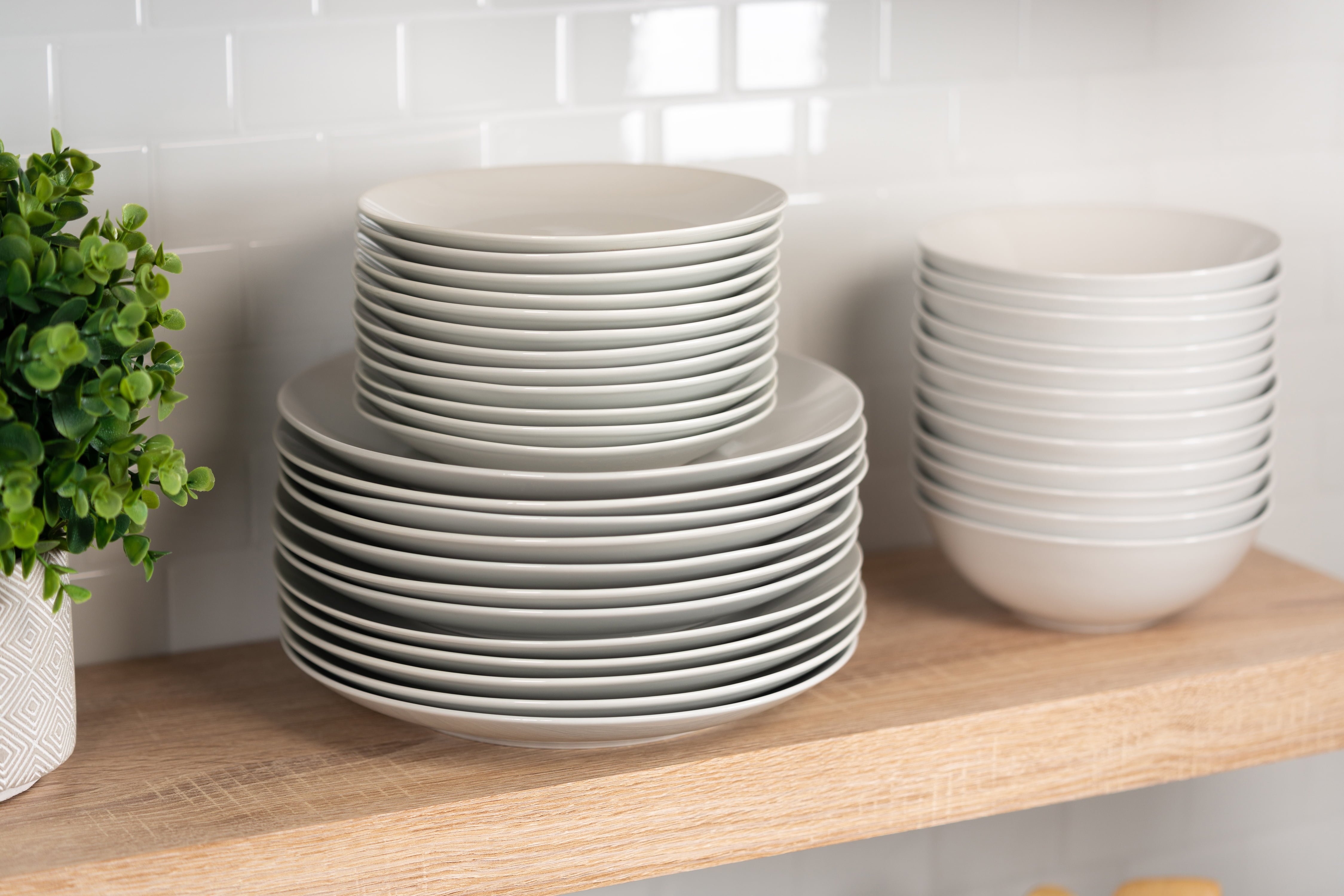 10 Strawberry Street Catering Pack 7.5" Coupe Salad Plates - Set of 12