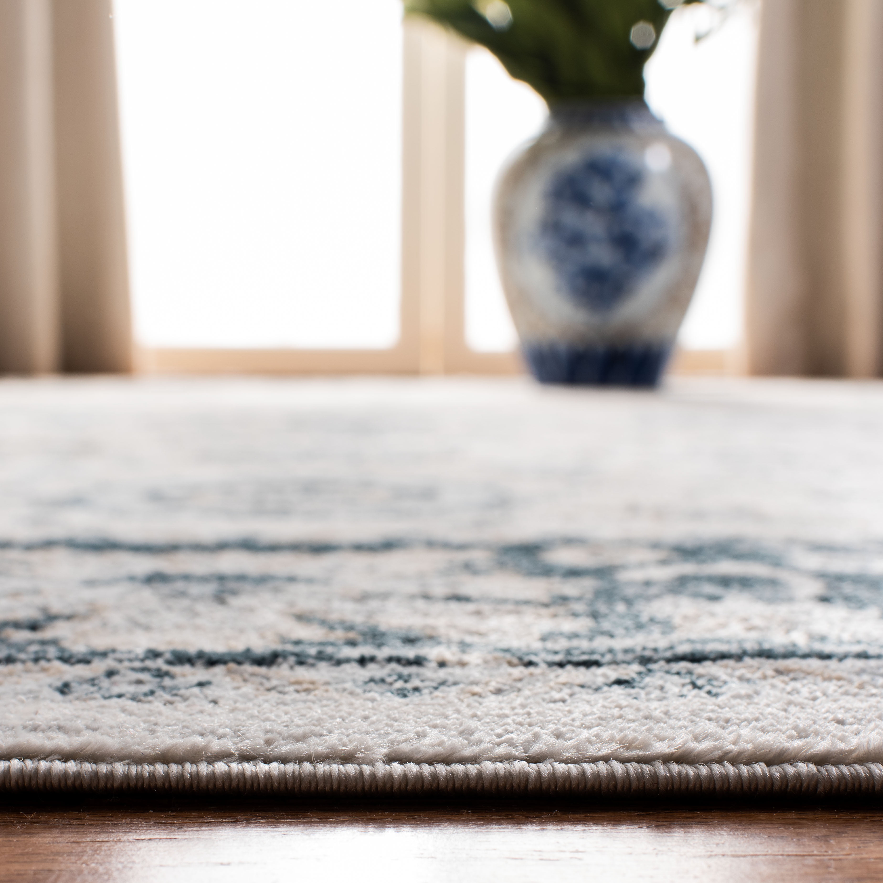 SAFAVIEH Isabella Kiana Oriental Runner Rug, Cream/Navy, 2'2" x 8'
