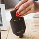 thumbnail image 1 of Riñonera de cuero con soporte para botellas de cerveza | La funda portátil para latas de bebidas se adapta a la mayoría de los tamaños de botellas | Cuero resistente con detalles metálicos | Clip de, 1 of 2