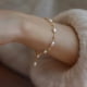 thumbnail image 5 of Elegante pulsera de perlas para las mujeres delicada cadena de metal con pequeñas perlas de joyería de moda para su delicada pulsera ajustable, 5 of 7
