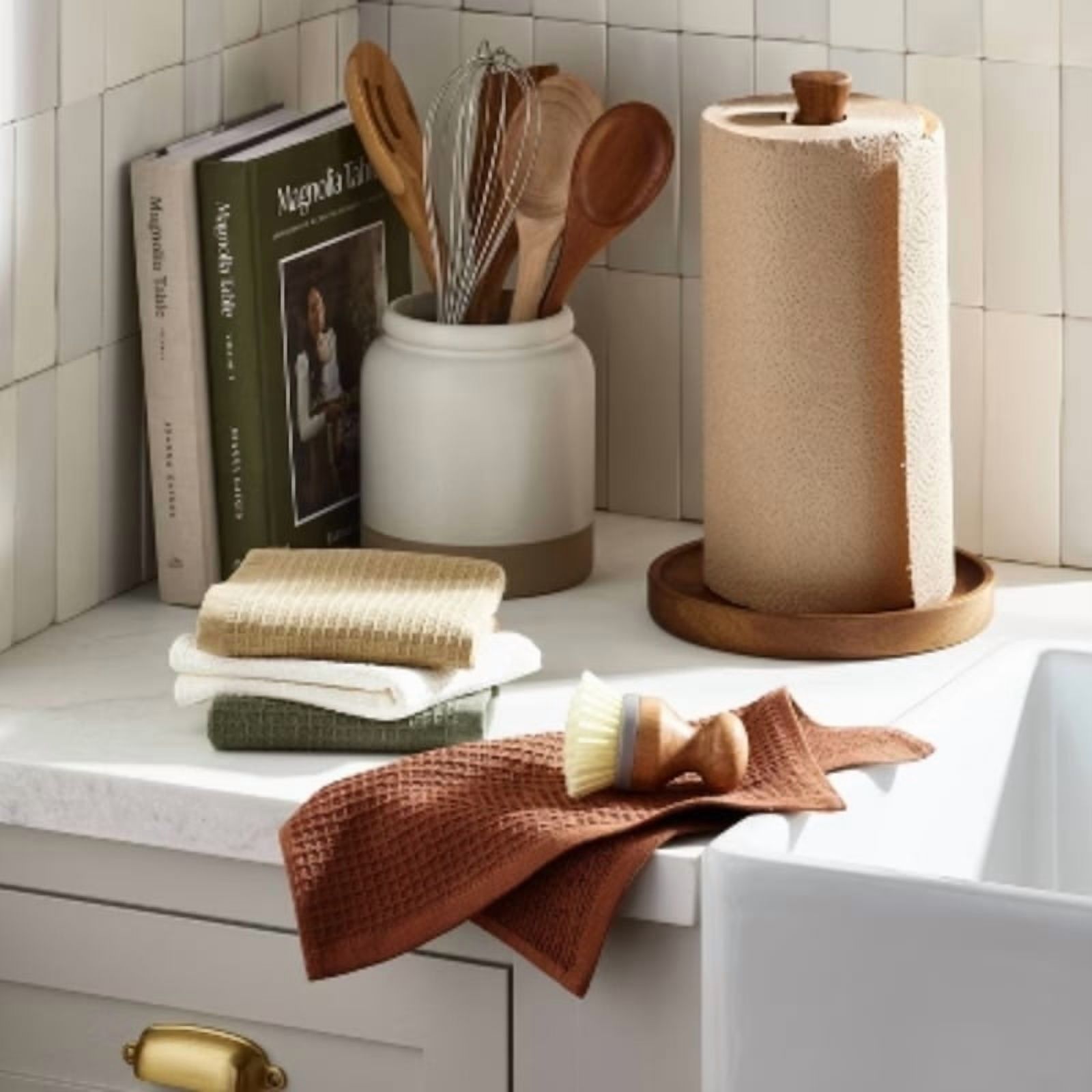 Wooden Paper Towel Holder Brown -  Acacia Wood, Countertop Design, Varnished Finish