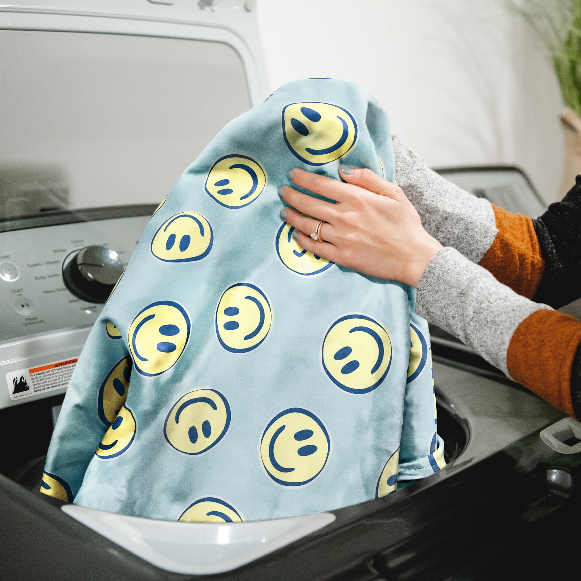 Big Joe Fuf 4Ft Foam Bean Bag Chair with Removable Cover for Kids, Teens, Smiley Face Plush, Soft Polyester, 4 foot Large Reading and Gaming Seat