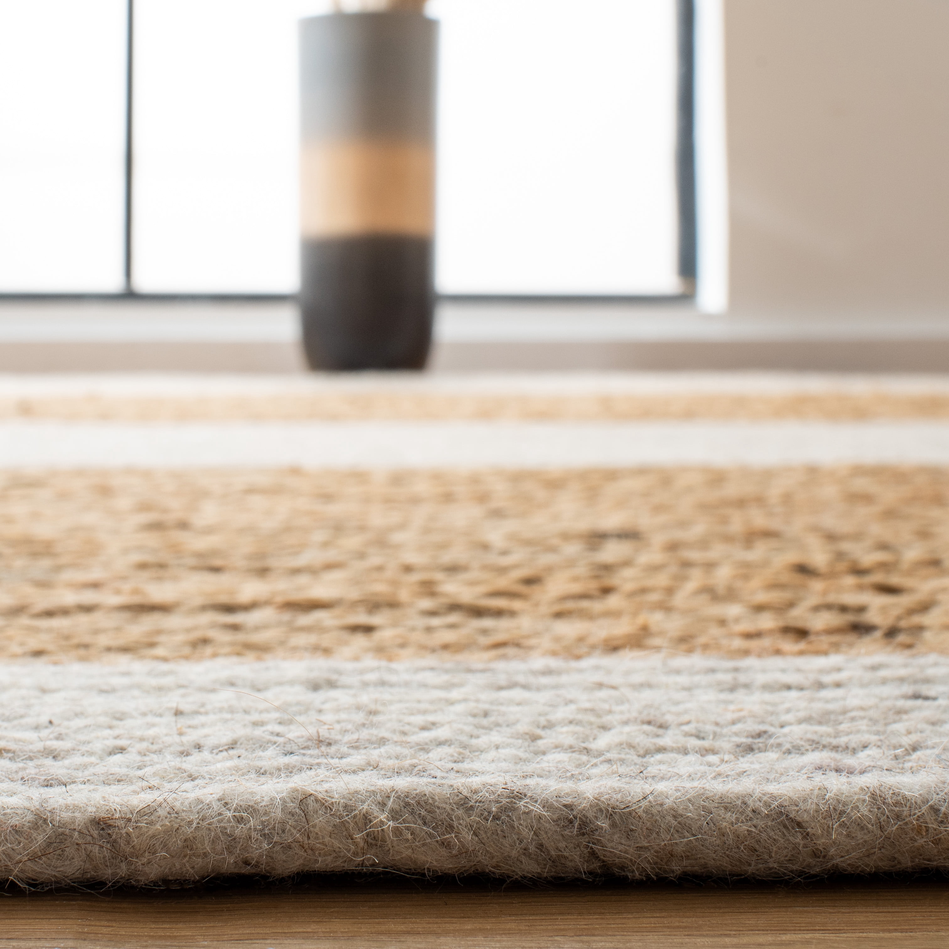 SAFAVIEH Braided Carina Bordered Reversible Area Rug, Beige/Natural, 4' x 4' Round