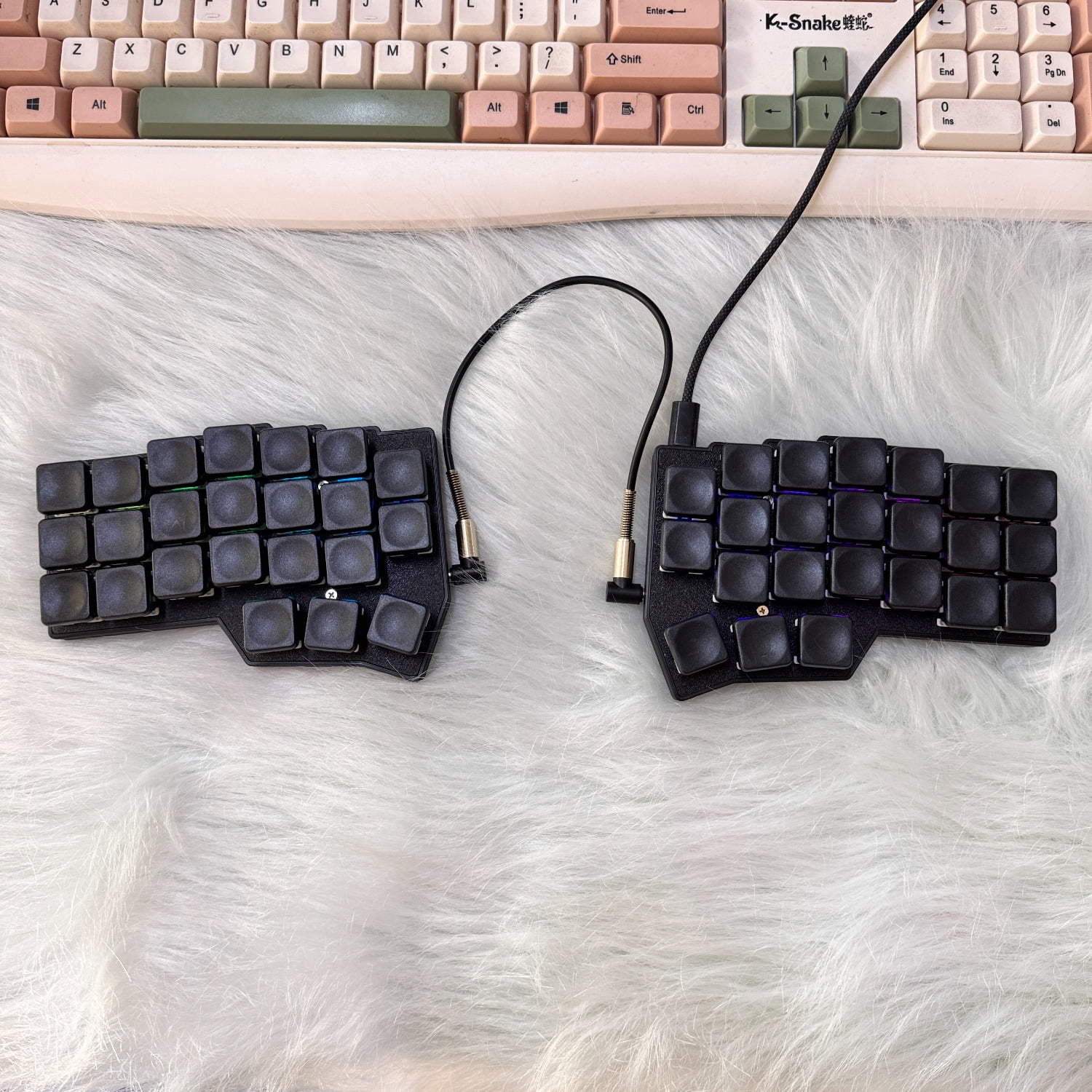 Corne V4 Split Ergonomic Mechanical Keyboard with Low-Profile Keycaps, Hot-Swappable PCB and QMK/VIA Programmable RGB