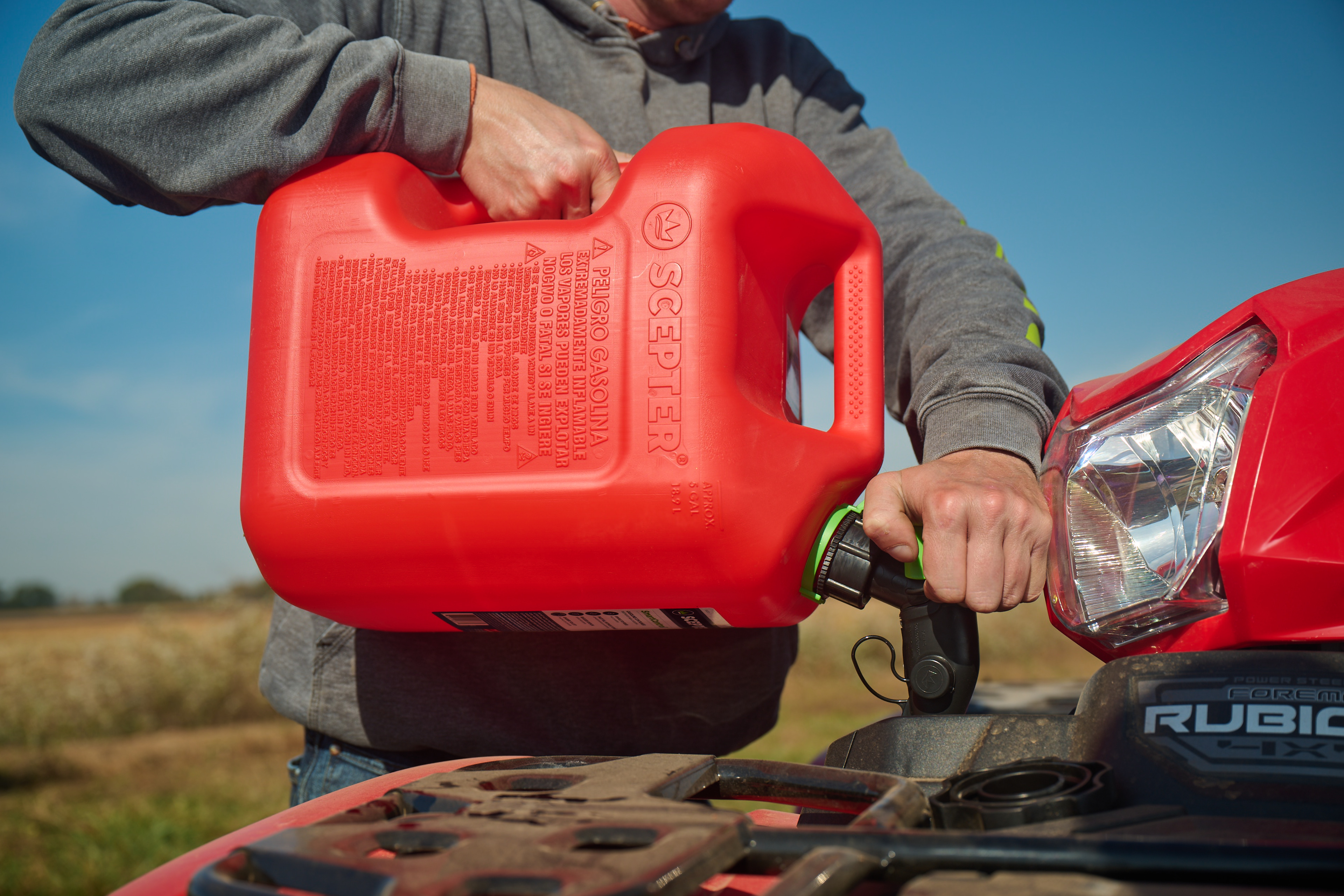 SCEPTER 5 GALLON CAPACITY SMART CONTROL DUAL HANDLE GAS CAN, FSCG571EOC, RED FUEL CONTAINER