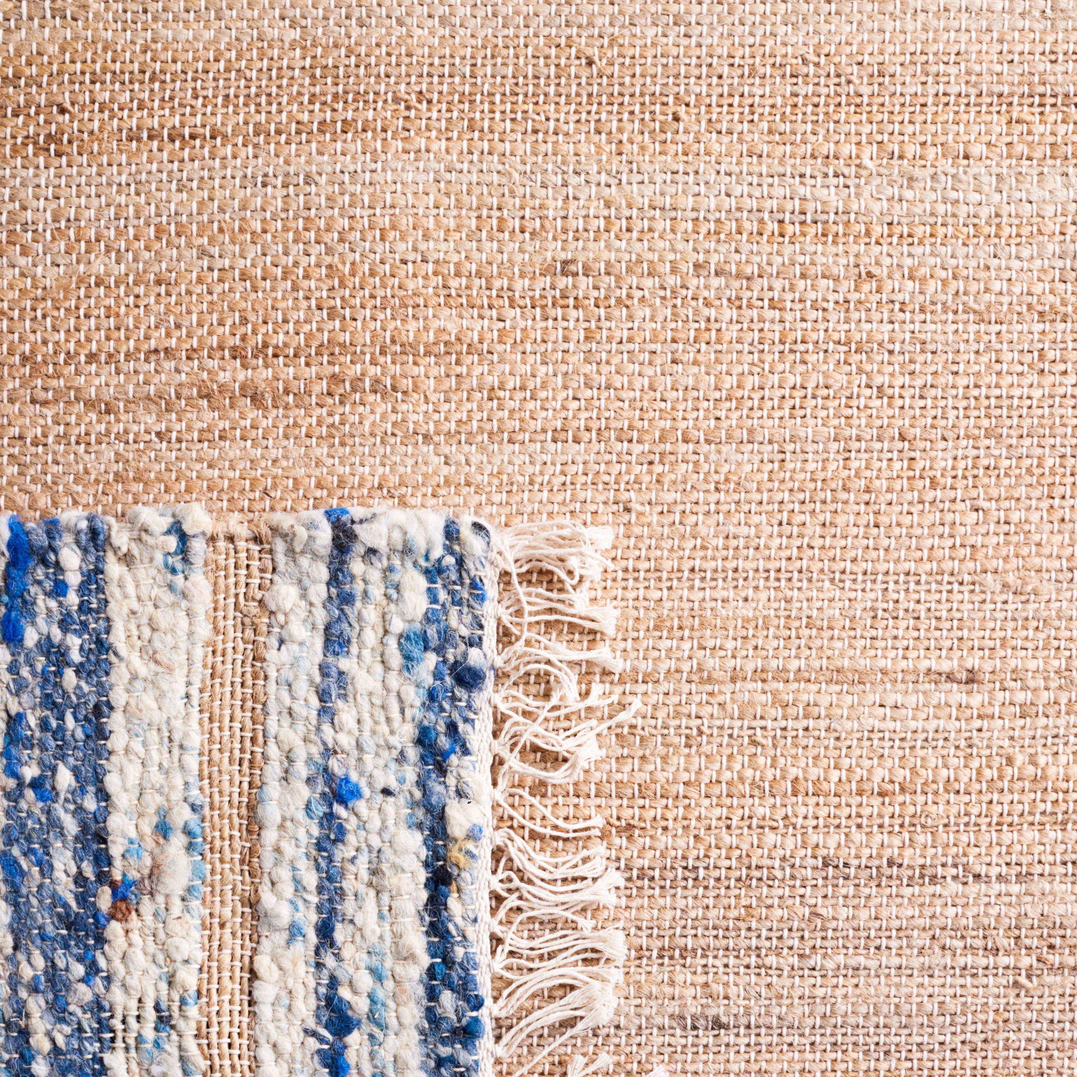 SAFAVIEH Natura Cathleen Solid Area Rug, Natural/Navy, 5' x 8'