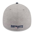 thumbnail image 4 of Men's New Era Heather Gray/Navy New England Patriots Striped 39THIRTY Flex Hat, 4 of 5