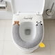 thumbnail image 5 of Cojín de asiento de inodoro grueso con asa de transporte, cobertura completa, cálido para el invierno, para el hogar, cojín de asiento de inodoro extraíble, funda para asiento de inodoro., 5 of 5