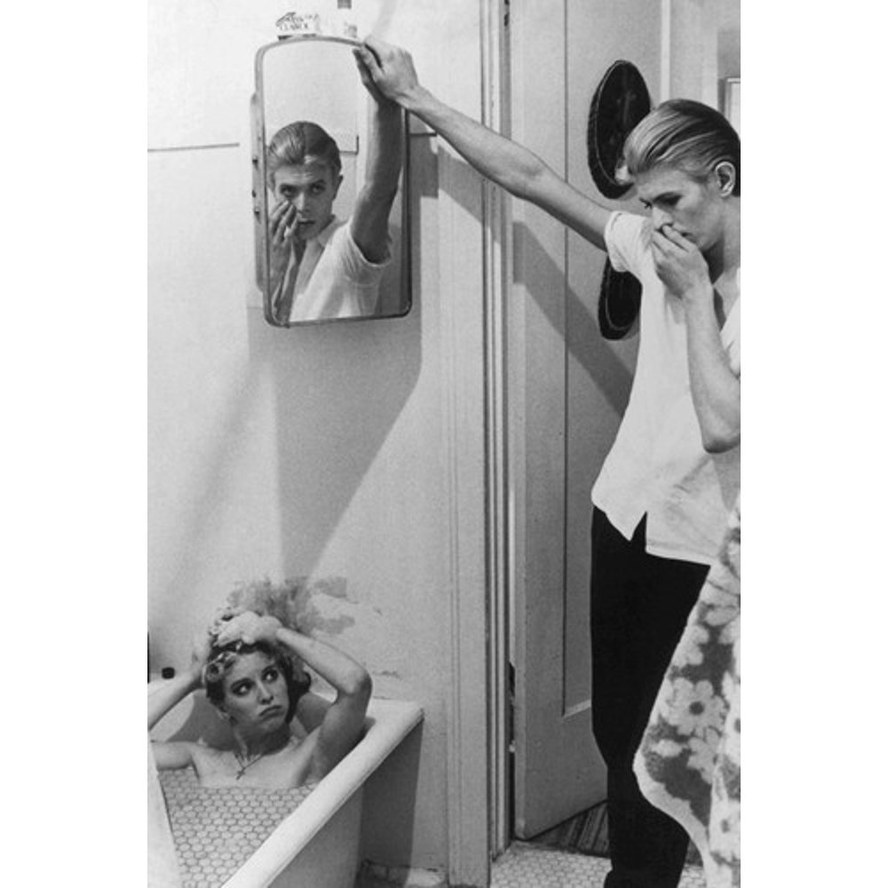 David Bowie and Candy Clark in The Man Who Fell to Earth taking a bath
