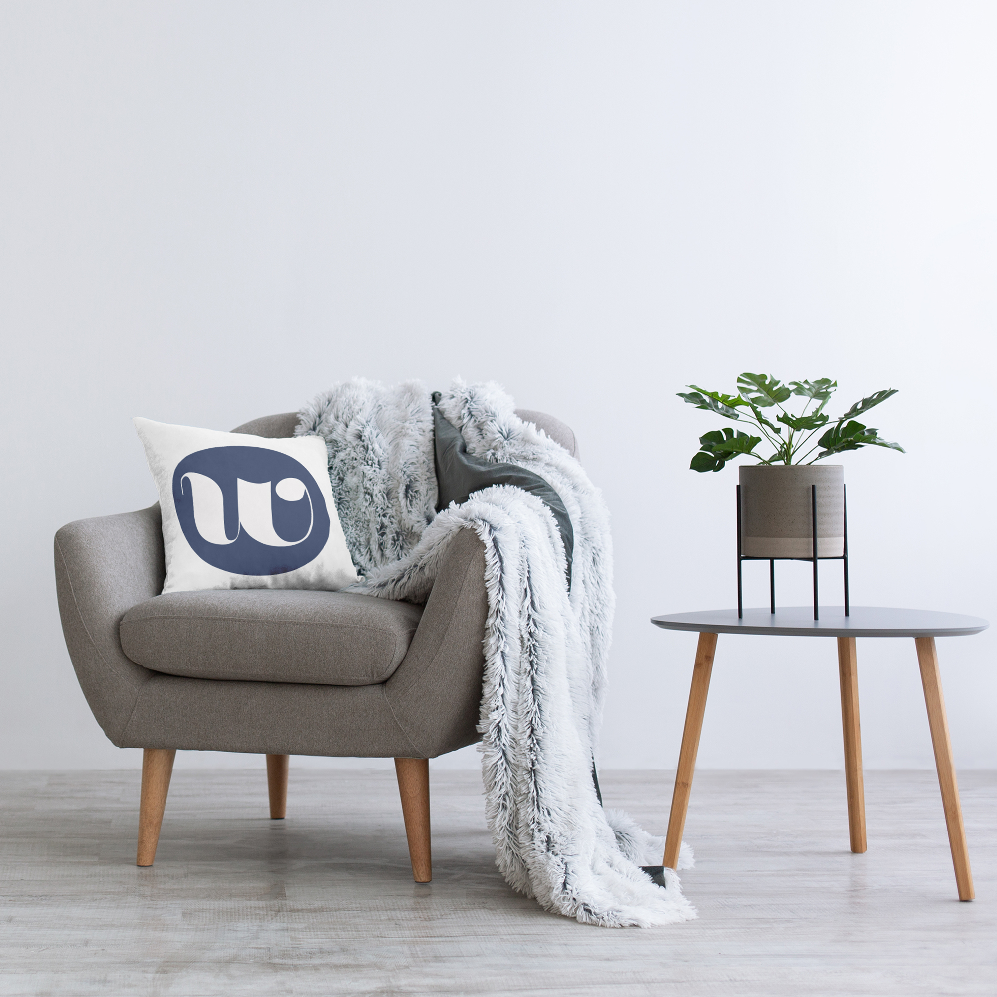 Stupell Industries Blue Circle Letter W Square Decorative Printed Throw Pillow, 18 x 18