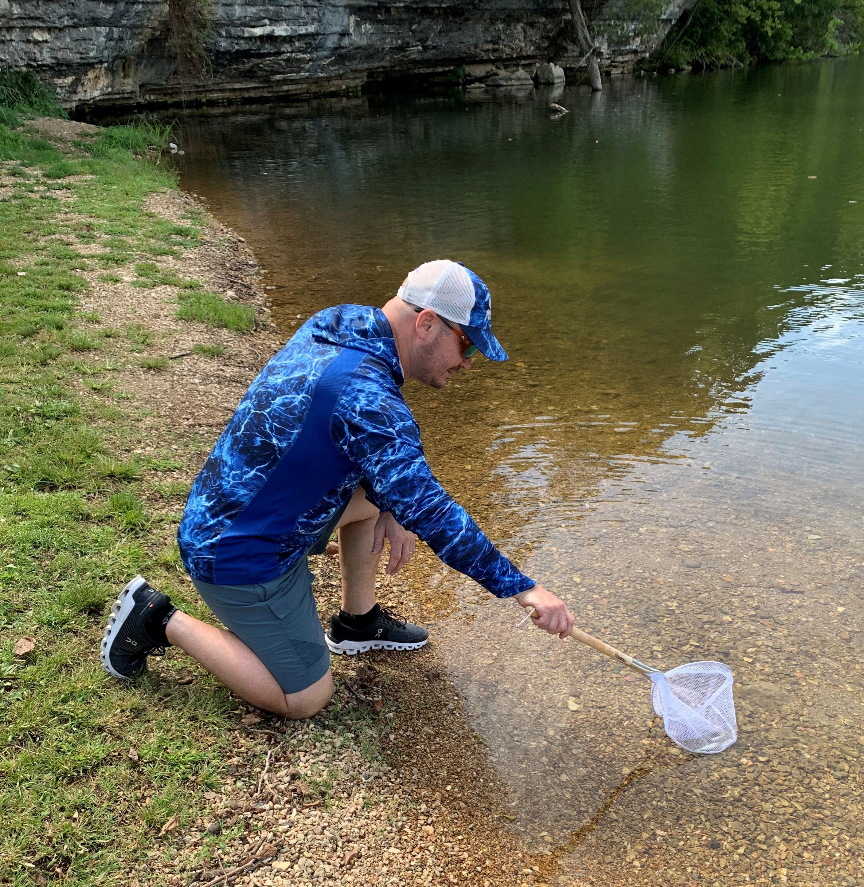 Plano Molding Frabill 3049 Wood Handle Baitwell Net, 9" X 8" D shaped hoop with fixed handle.